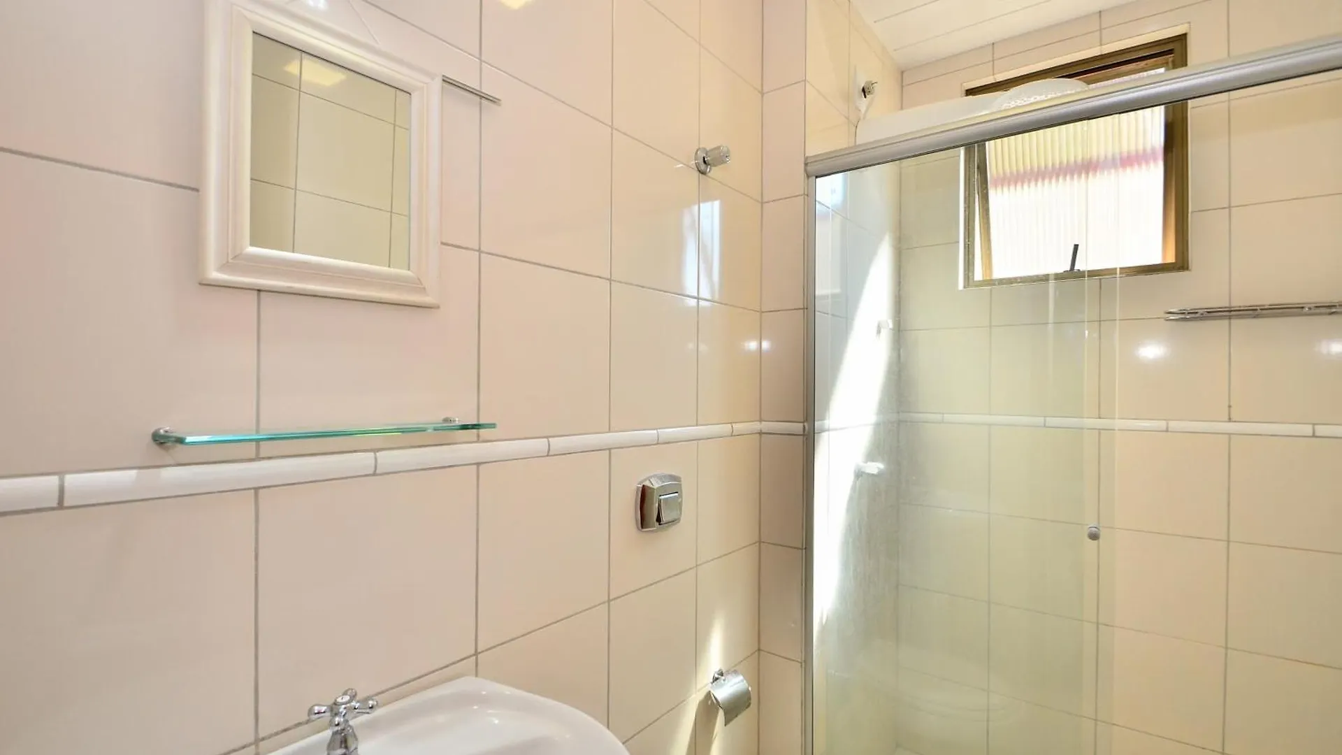 Apartamento em localização estratégica, fácil acesso para as Praias e Centro N1485 Florianópolis