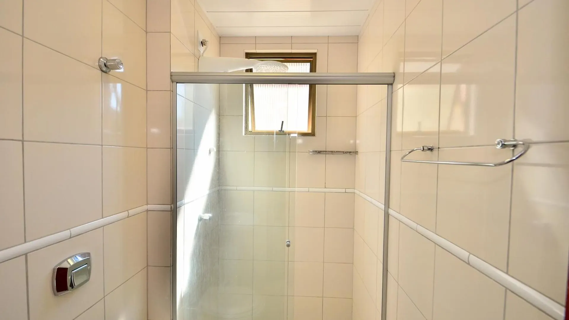 Apartamento em localização estratégica, fácil acesso para as Praias e Centro N1485 Florianópolis 0*,